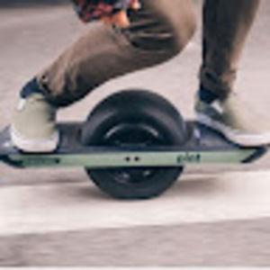 Meet your Posher, Avery